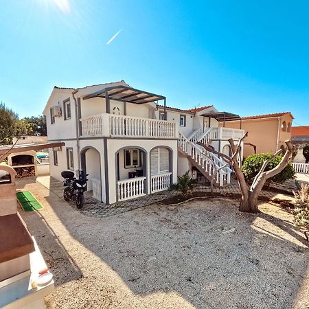 Apartmani Cvangic Vir Buitenkant foto