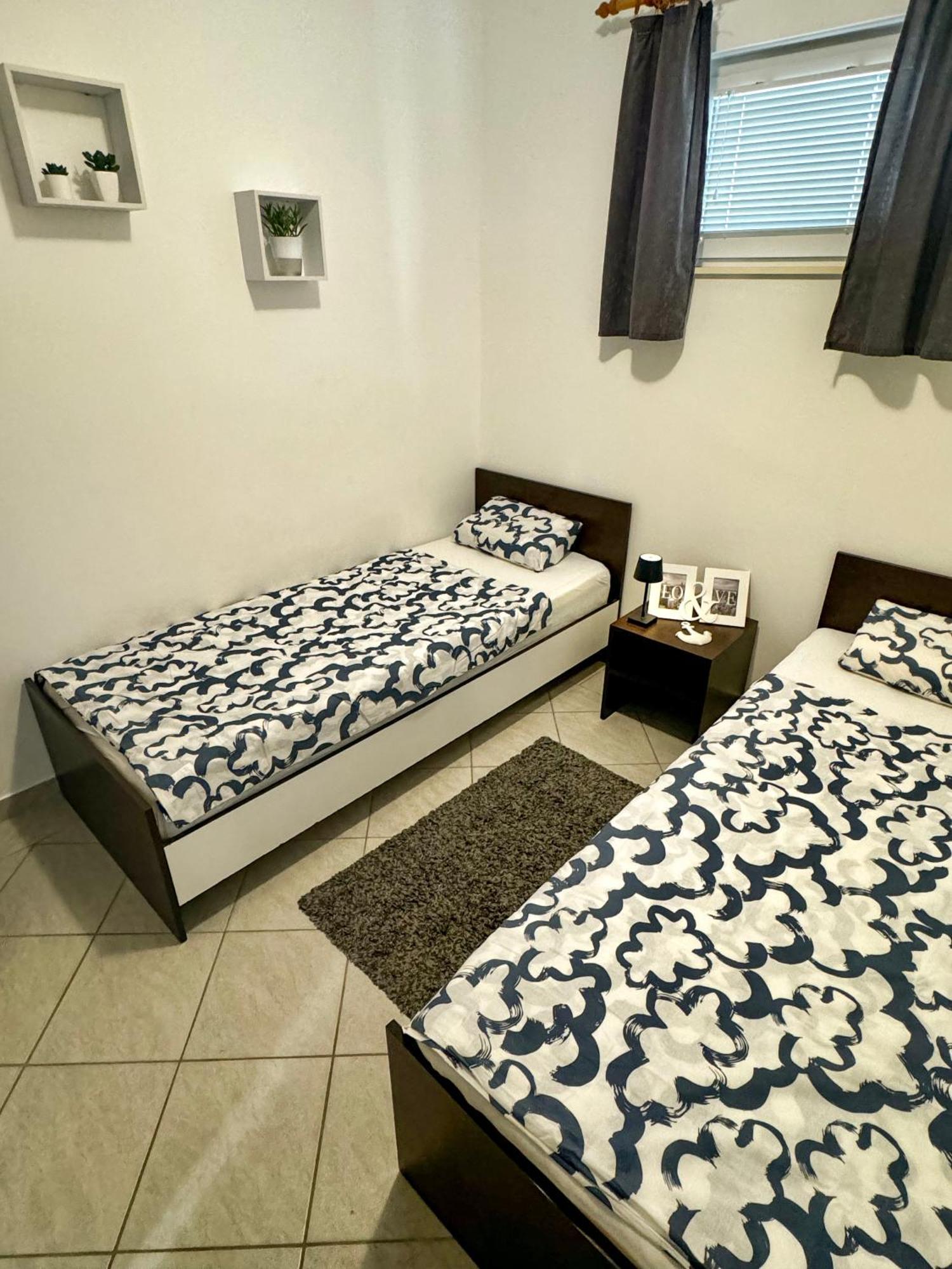 Apartmani Cvangic Vir Buitenkant foto