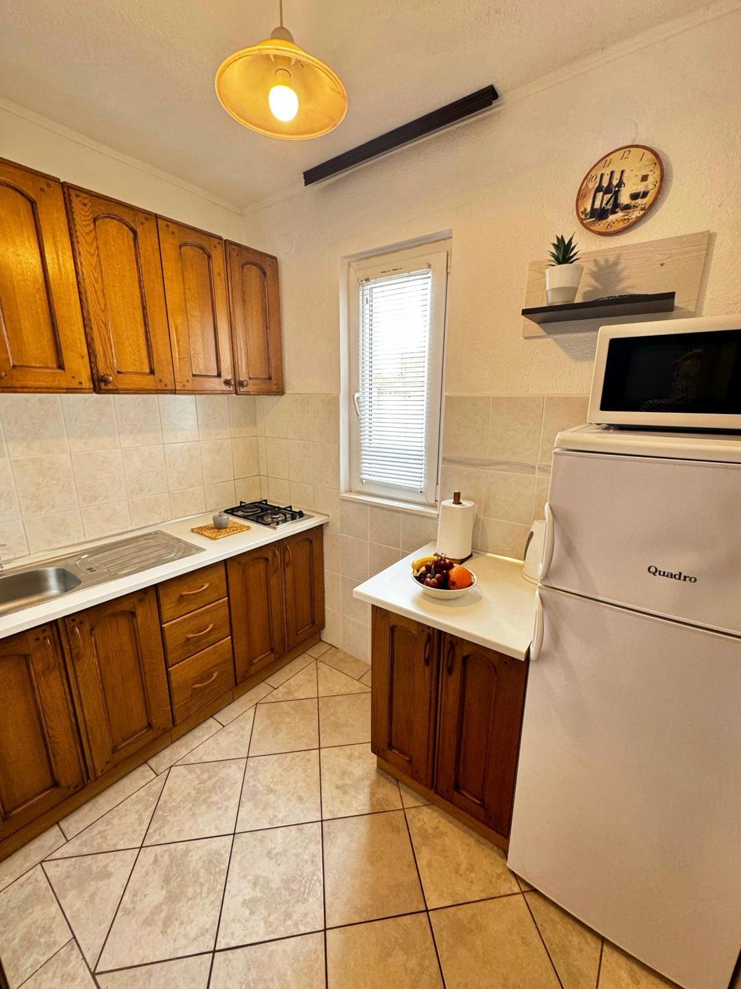 Apartmani Cvangic Vir Buitenkant foto