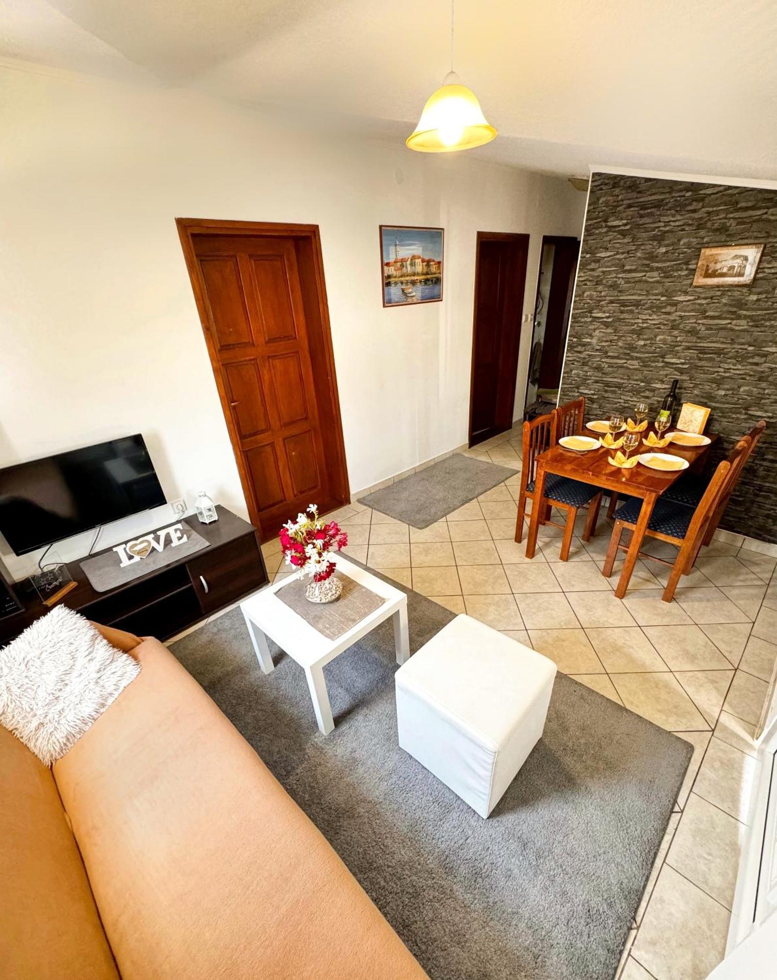 Apartmani Cvangic Vir Buitenkant foto