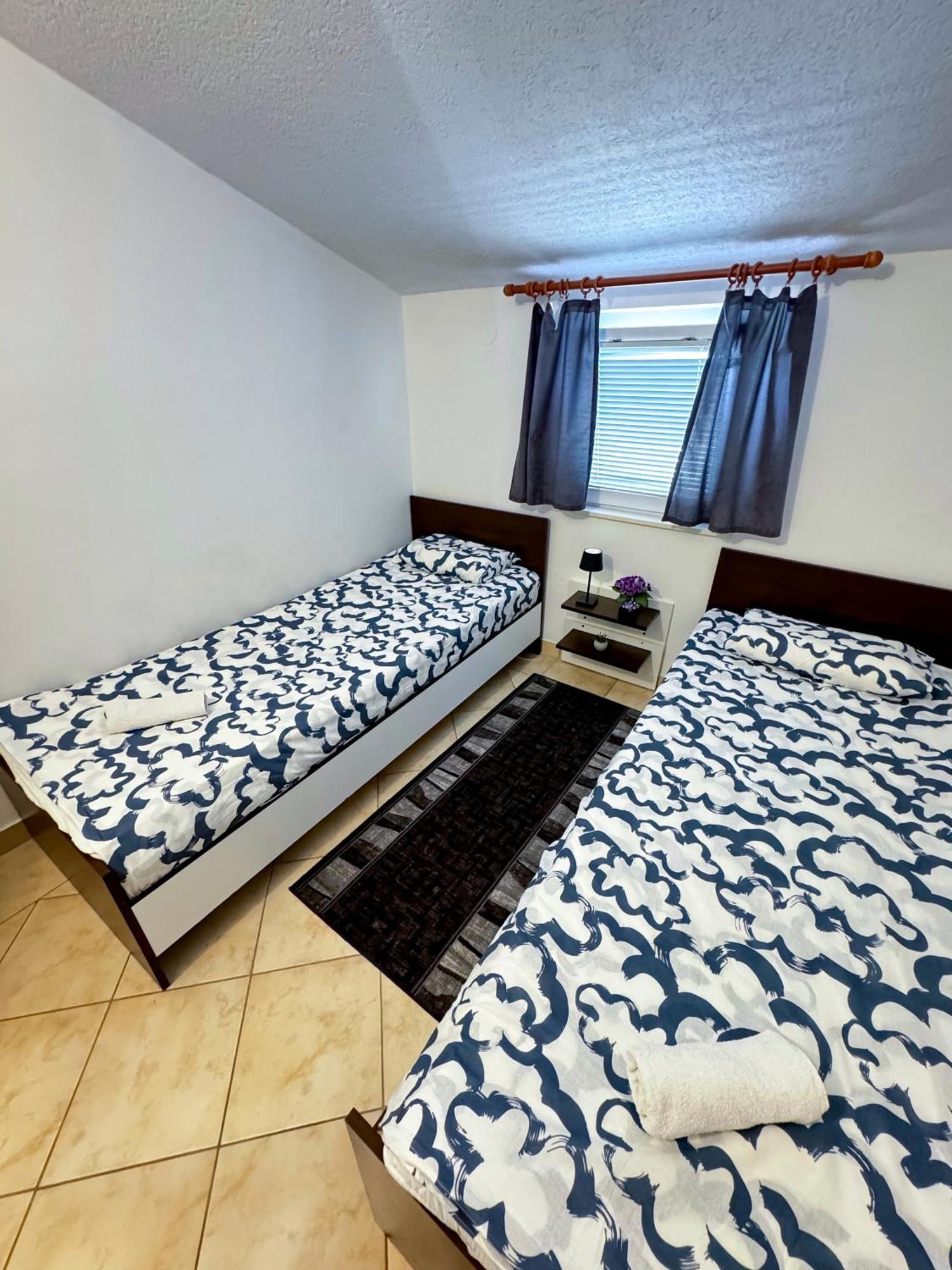 Apartmani Cvangic Vir Buitenkant foto