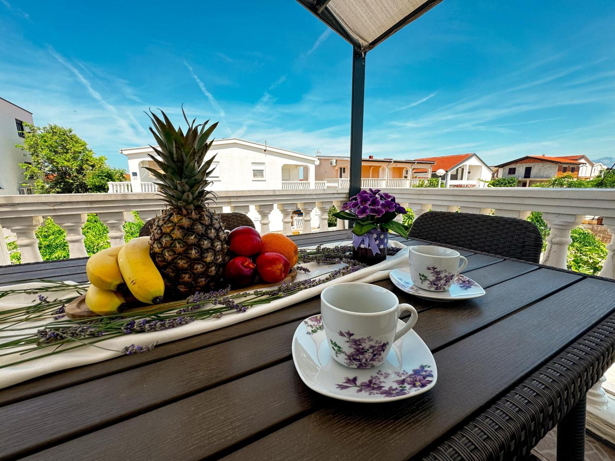 Apartmani Cvangic Vir Buitenkant foto