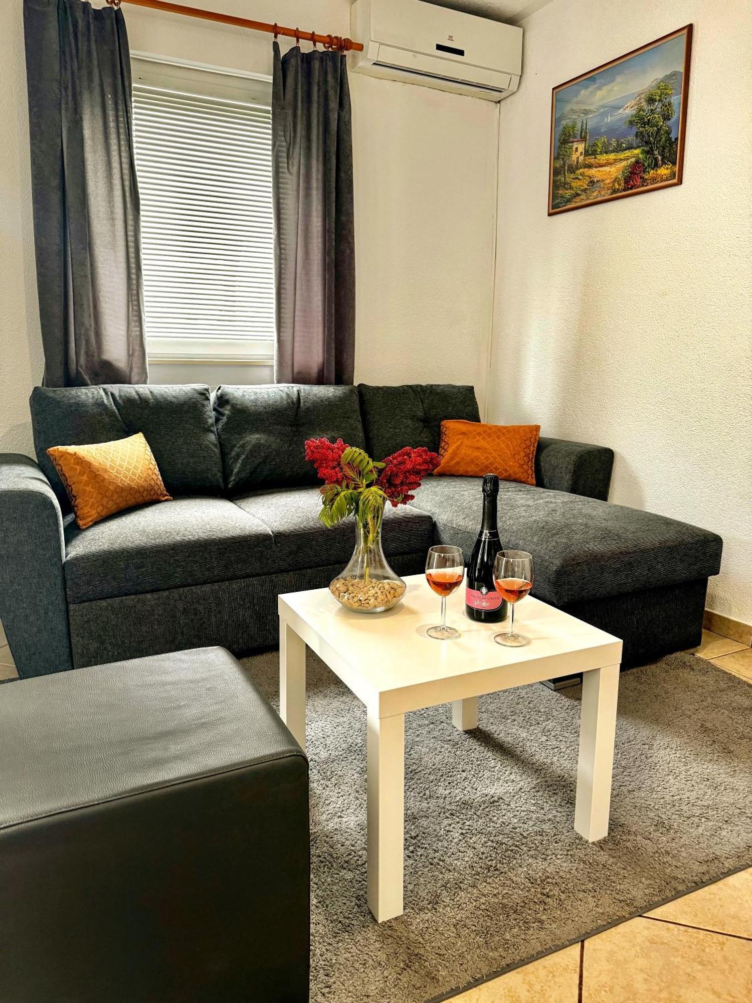 Apartmani Cvangic Vir Buitenkant foto