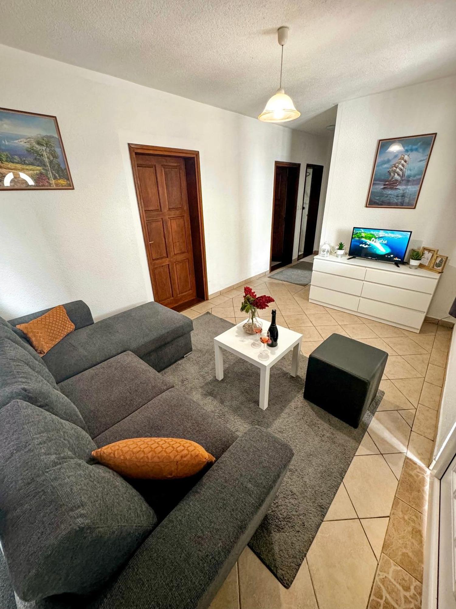 Apartmani Cvangic Vir Buitenkant foto